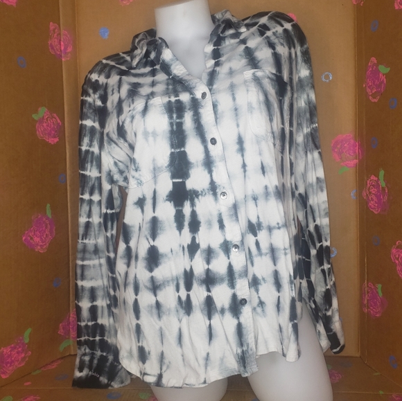 ROCK & REPUBLIC LONG SLEEVE BLACK & WHITE TIE DYE SHIRT SIZE LARGE - Picture 9 of 10